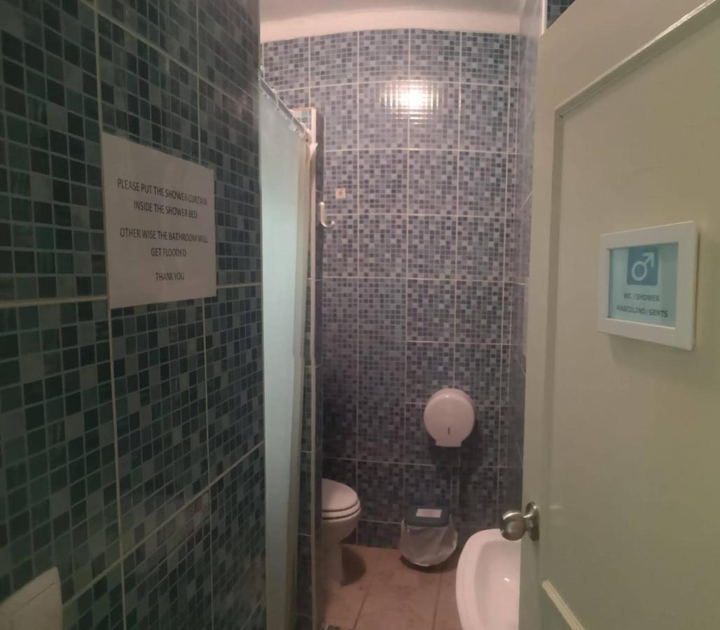 Iguana Guesthouse ลากอส ภายนอก รูปภาพ